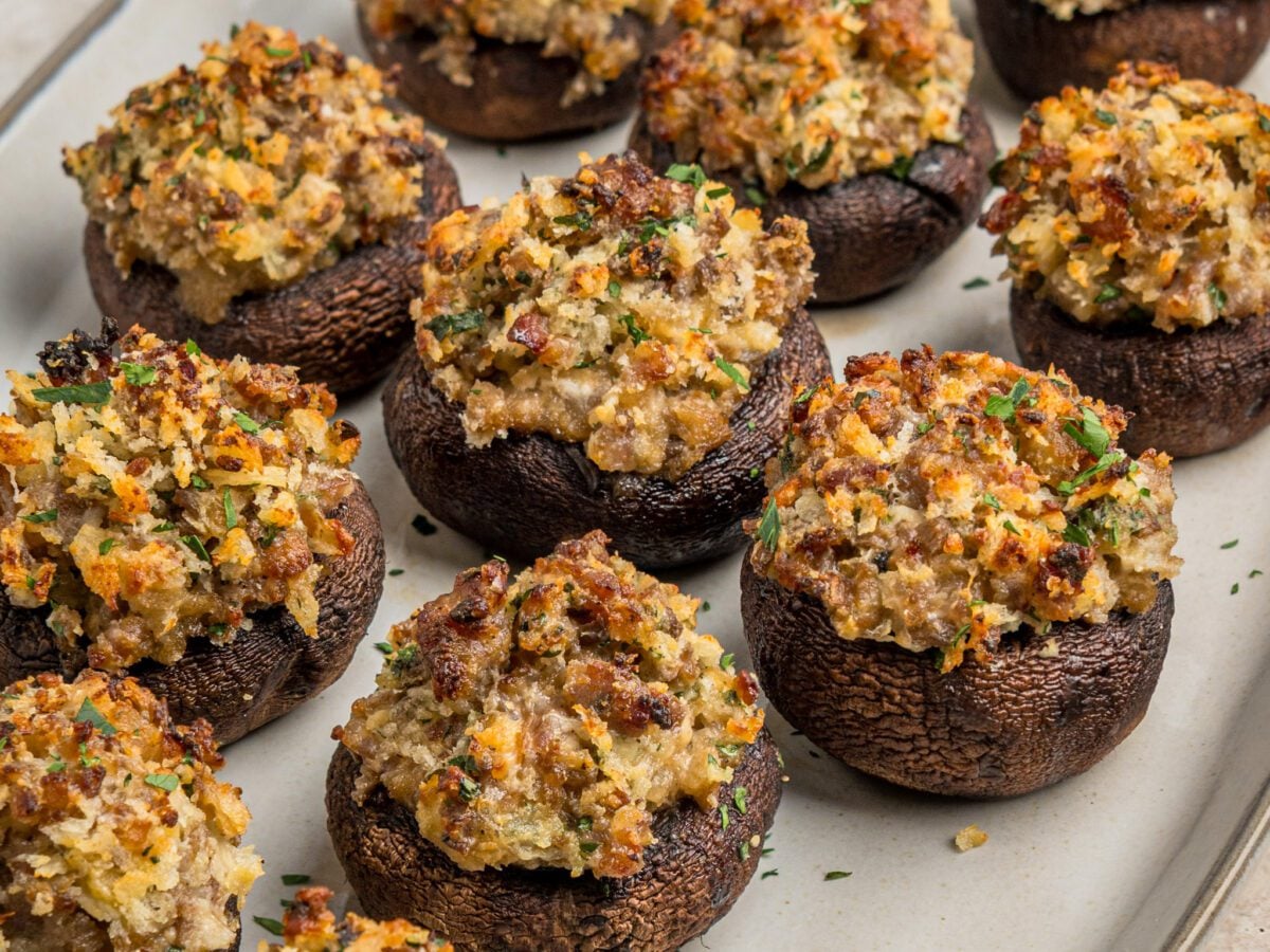 Crowd-Pleasing Italian Sausage Stuffed Mushrooms for Holidays